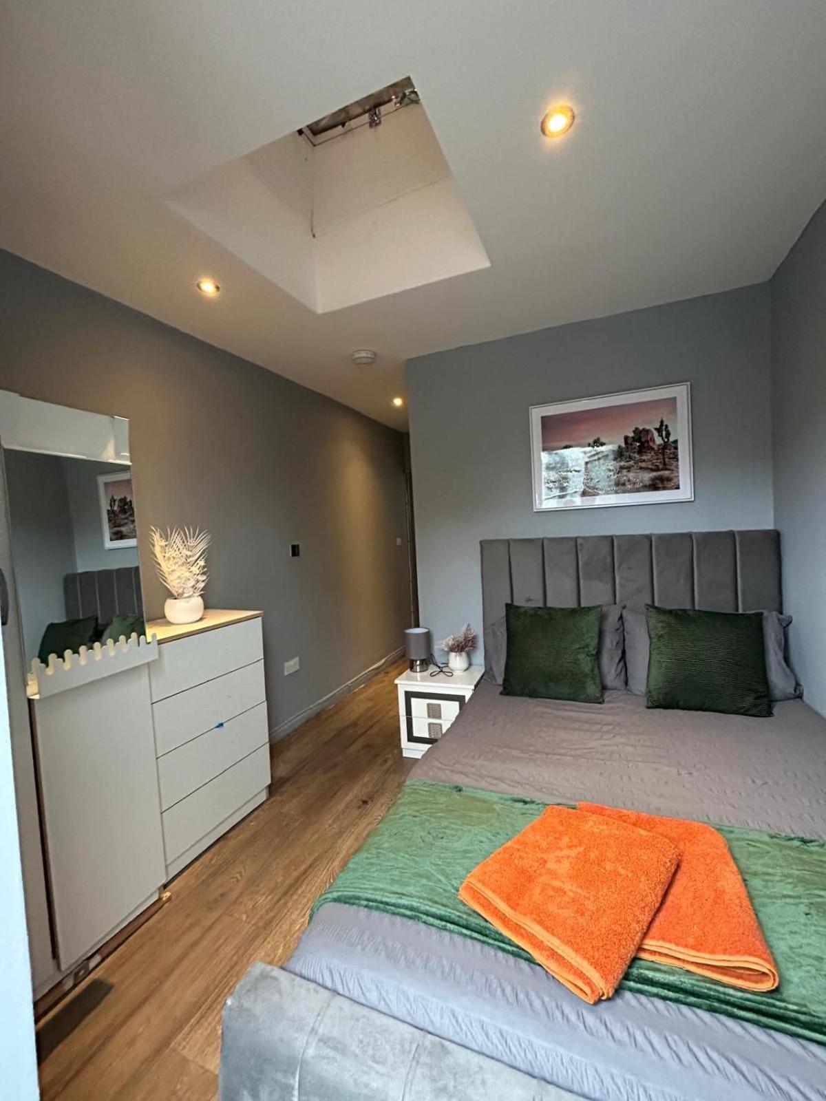 2 Bedroom Flat In Euston 2 Mins Away From Station, No Lift 伦敦 外观 照片