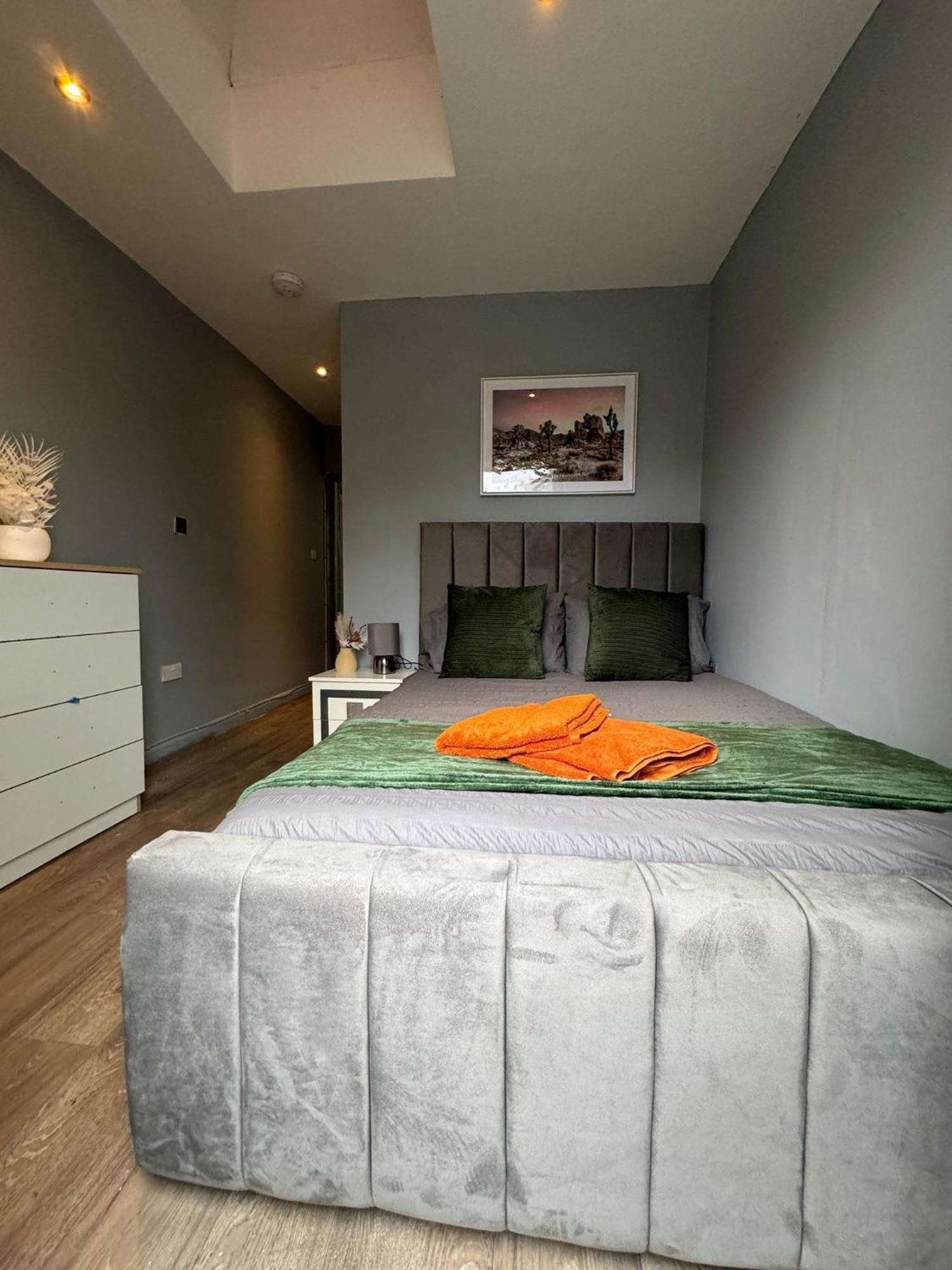 2 Bedroom Flat In Euston 2 Mins Away From Station, No Lift 伦敦 外观 照片